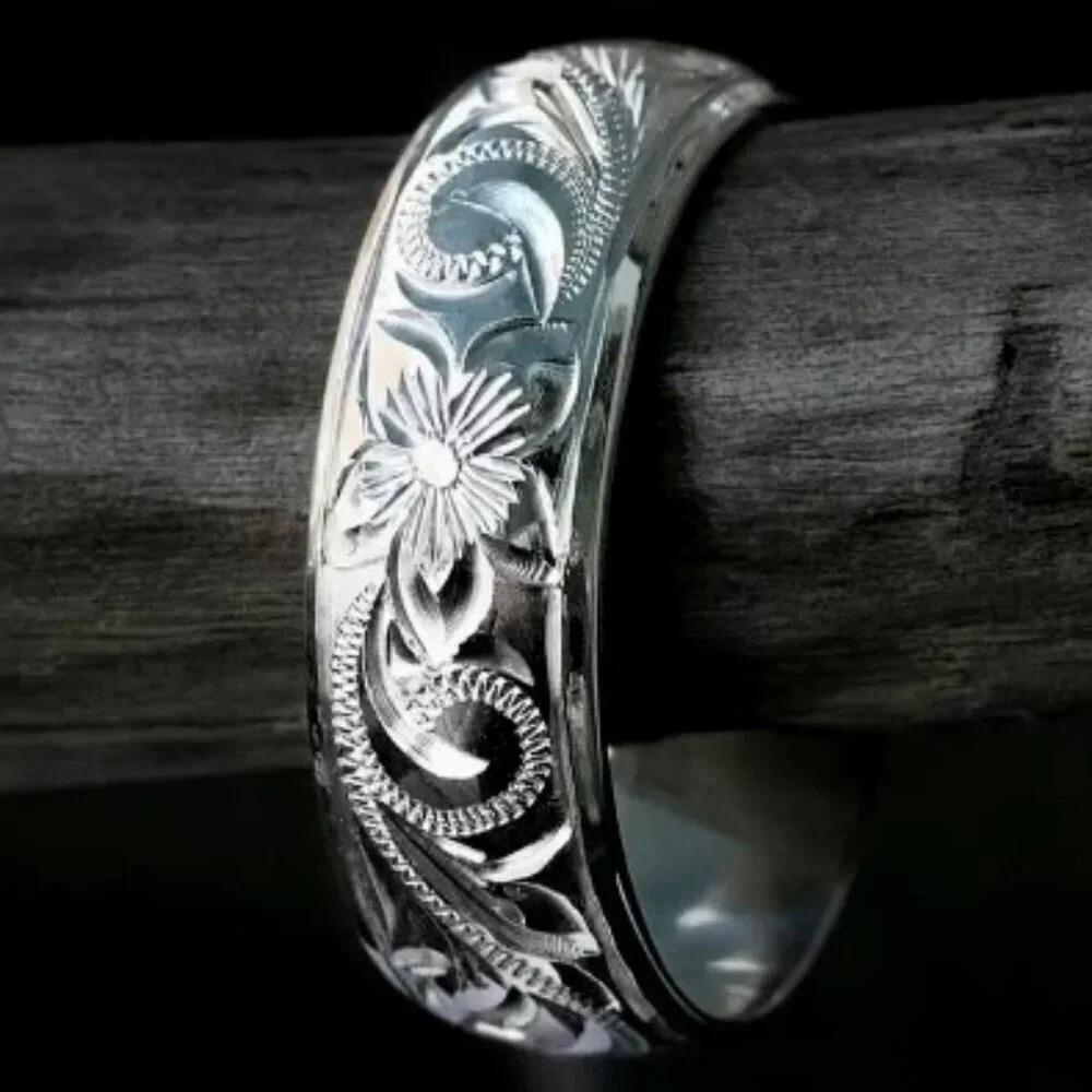 Contemporary Minimalist Design Floral Carved Wide Band Ring Size 9